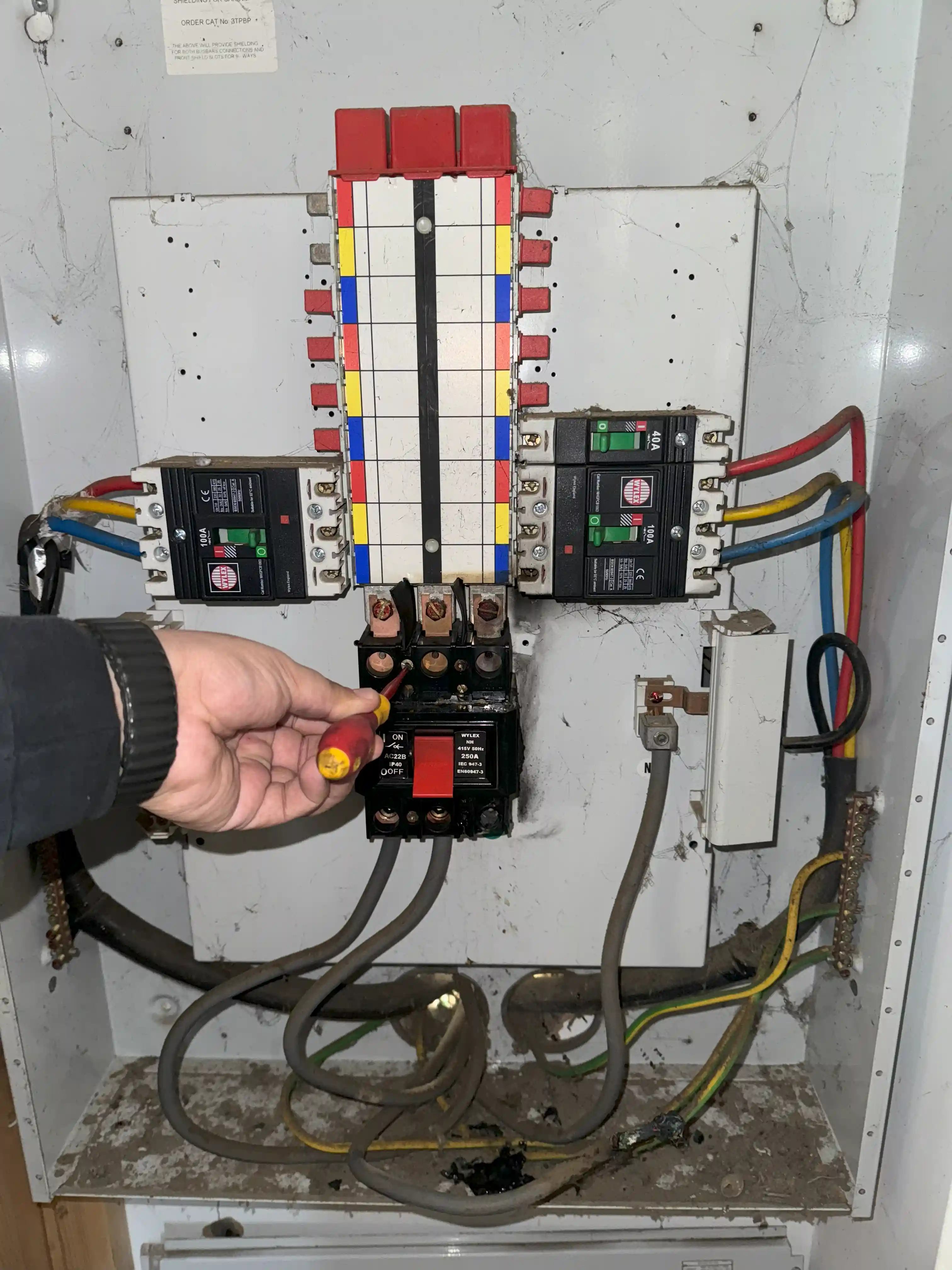Emergency Electrician near South London